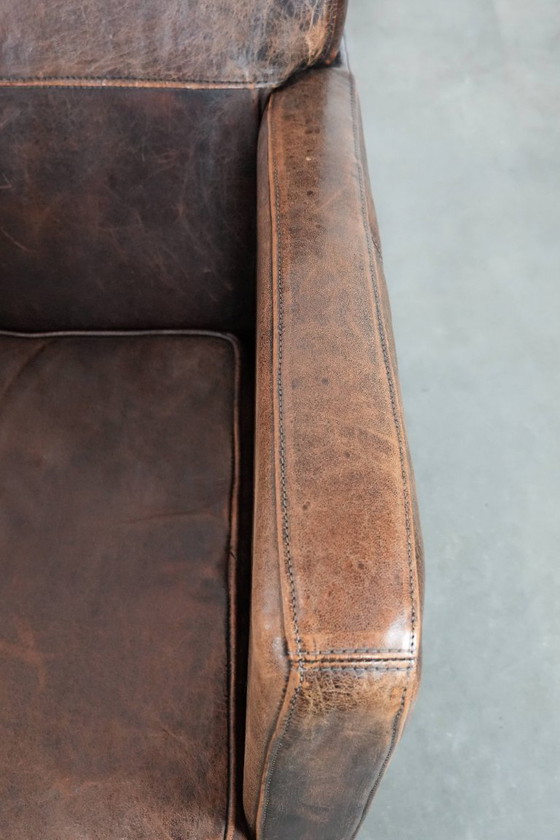 Image 1 of Poltrona dal design elegante e senza tempo realizzata in pelle di pecora con splendidi colori intensi