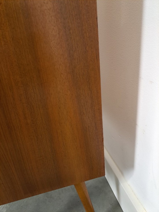 Image 1 of Kastje met geblokt fineer en messing grepen en poten