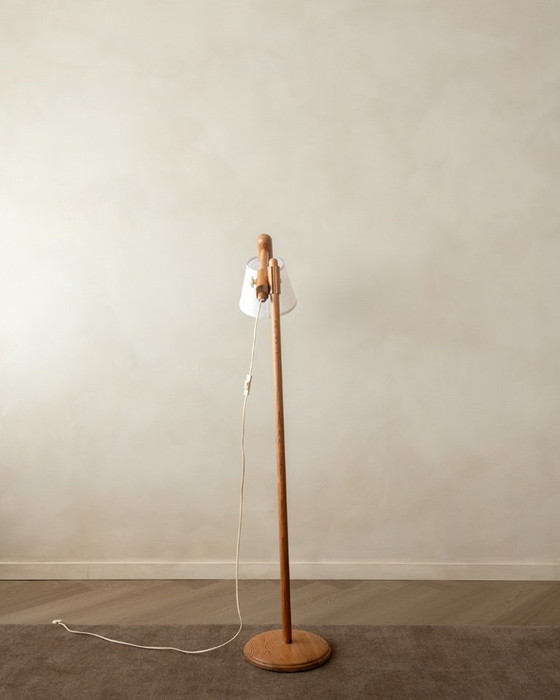 Vintage Deense grenenhouten verstelbare vloerlamp van +LYS Denemarken, jaren 60, Scandinavische moderne (photo 4 of 16)