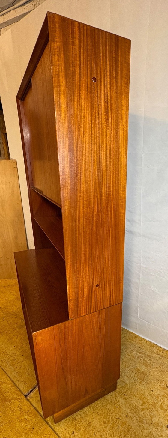 Image 1 of Mid Century Retro Teak Wall Unit / Bookcase by Poul Hundevad (1960s)  A fantastic and stylish mid century modern teak wall unit 