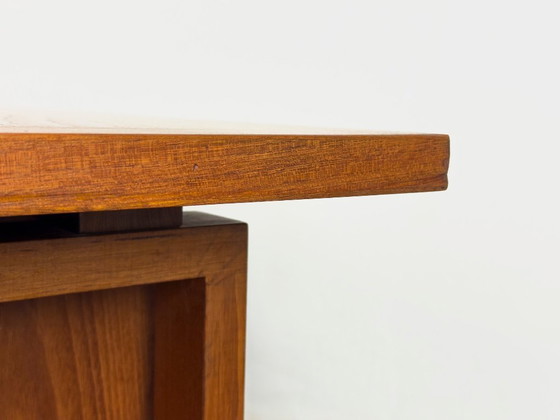 Image 1 of Teakhouten bureau uit het midden van de eeuw door Svend Åge Madsen voor Sigurd Hansen, jaren 60