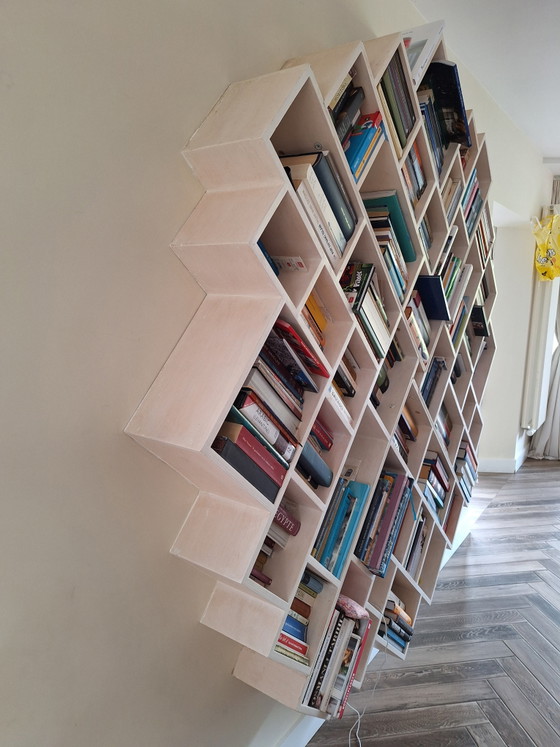 Image 1 of Selbstgebautes Bücherregal