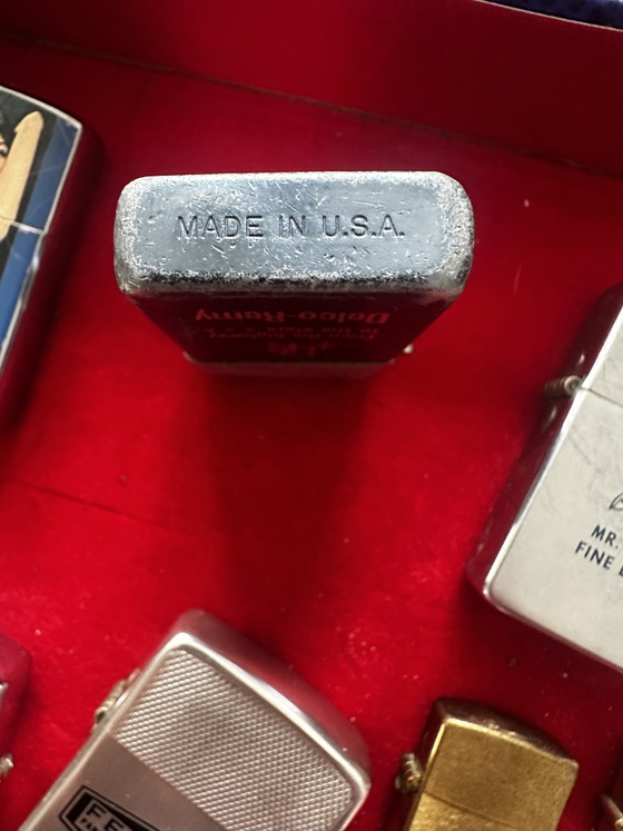 Image 1 of 9 vintage, stormbestendige benzineaanstekers met reclame-uitingen, gemaakt in de VS en Japan, waaronder 1 Zippo.