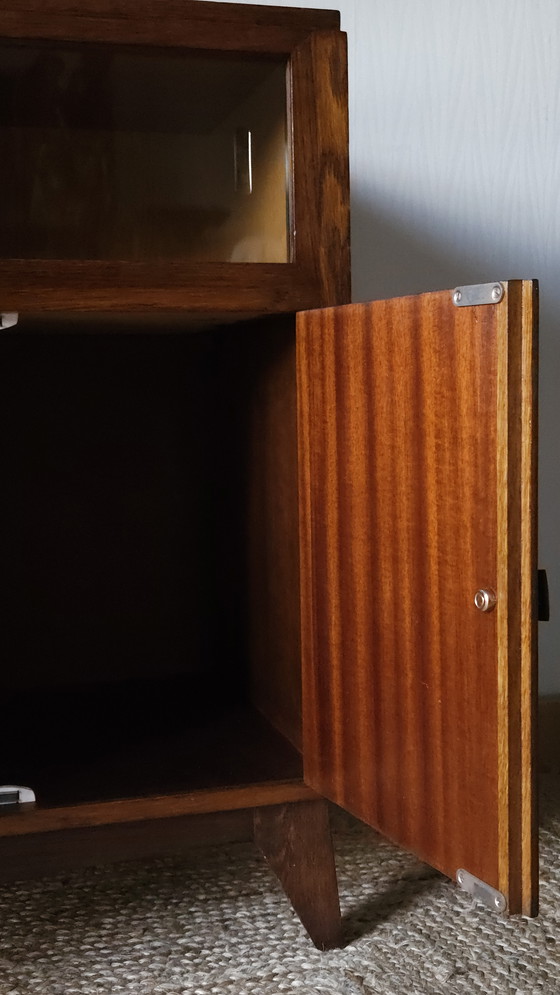 Image 1 of Mobiletto basso vintage con ante in vetro e gambe a compasso