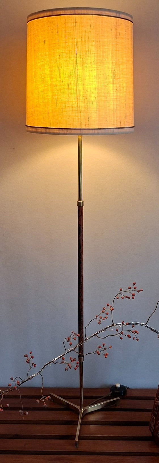 Image 1 of Mid Century Design Vloerlamp, 60 Ties. Brass En Palissanderhout.
