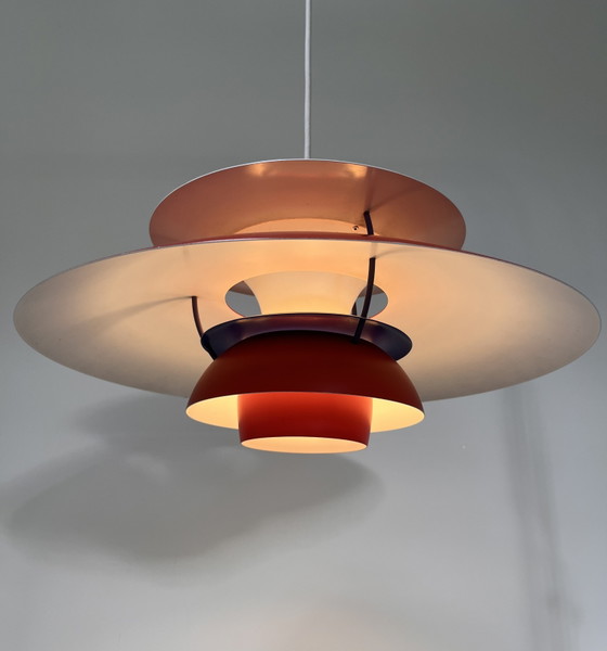 Lampada a sospensione iconica rossa Louis Poulsen PH 5 – Lampade a sospensione, Metal (photo 13 of 13)