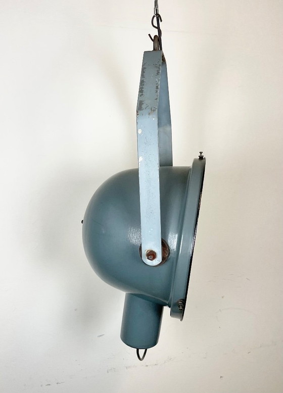 Image 1 of Projecteur industriel en émail gris avec couvercle en verre, années 1950
