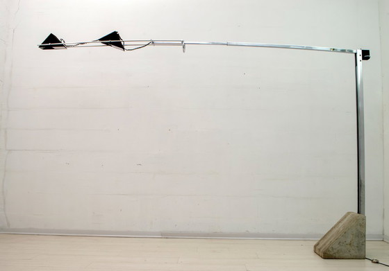 Image 1 of Mid Century Modern Italienische Stehleuchte aus Stahl und Travertin, 1970er Jahre