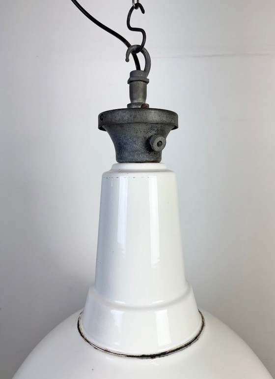 Image 1 of Grande lampada a sospensione industriale in smalto bianco britannico di Benjamin, anni '60