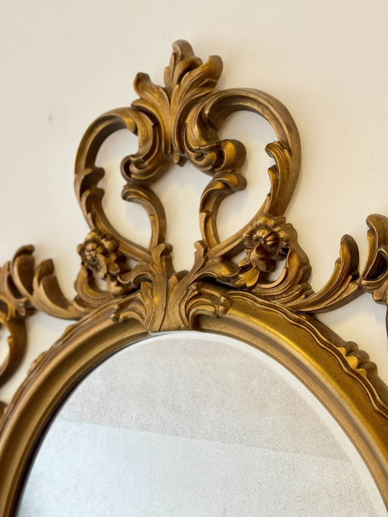 Image 1 of Ovale gouden spiegel in barokstijl van Roberta Wood