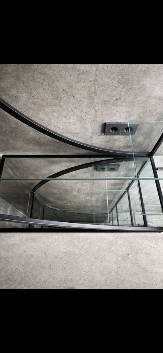 Image 1 of Runder Raumteiler/Vitrinenschrank