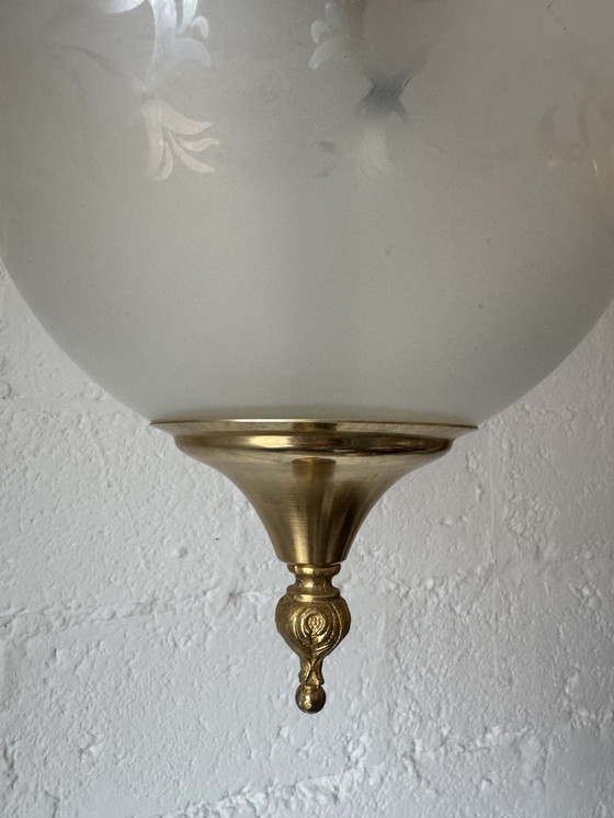 Image 1 of Lámpara de araña con forma de globo grabado y esmerilado de los años 70