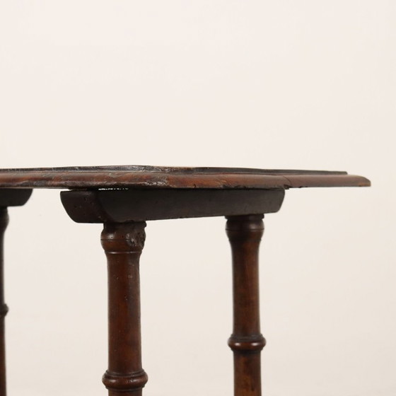 Image 1 of Table basse en noyer