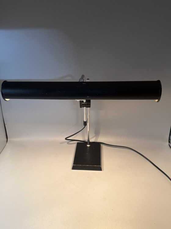 Image 1 of Stijlvolle verstelbare bureaulamp van OMI – Mid-Century functionaliteit met een strakke moderne uitstraling