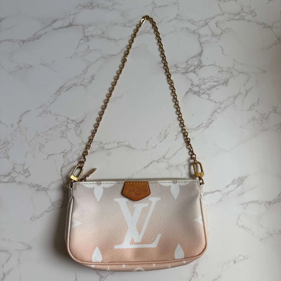 Louis Vuitton pink monogram giant by the pool Multi Pochette Accessoires – Andere Taschen, Leinwand (photo 9 of 17)