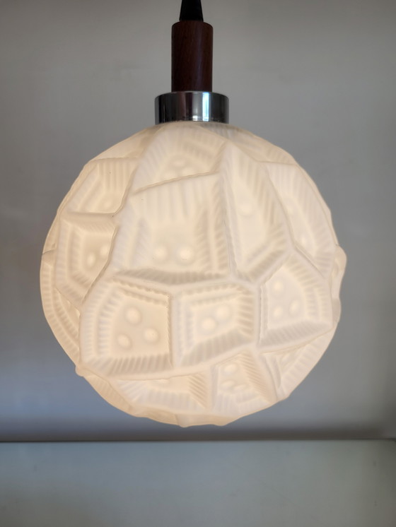 Image 1 of Lámpara colgante de vidrio opalino de Peill &amp; Putzler, presumiblemente