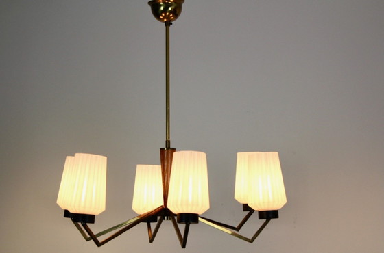 Lampadario in Ottone, Legno e Vetro Opalino (foto 9 di 12)