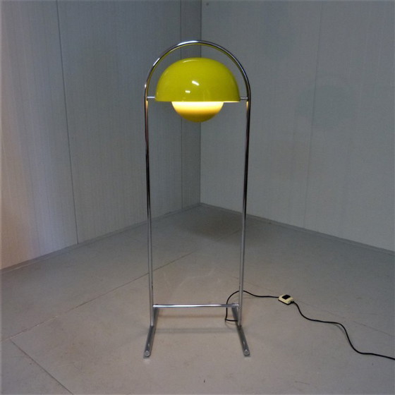 Image 1 of Cosack gelbe Blumentopf-Stehlampe 1960er-70er Jahre