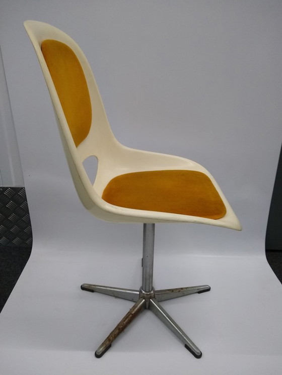 Image 1 of Chaise des années 70, époque spatiale