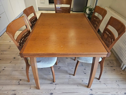 Calligaris Vario eettafel met 6 Calligaris Marta stoelen – kersenhout