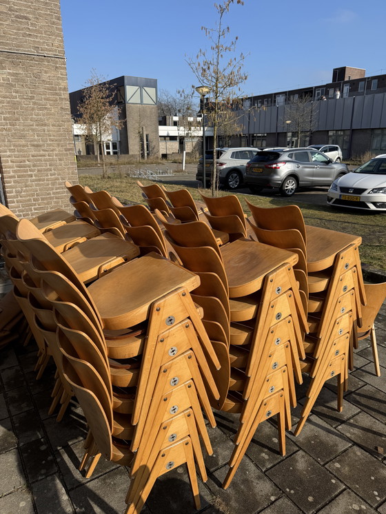 Image 1 of Lotto di 76 sedie impilabili in compensato vintage, Kaderer '60