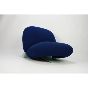 Image 1 of Vintage 200 Lounge Chair for Artifort in blue fabric and wood 1980