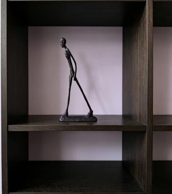 Ensemble de 2 nouvelles sculptures d'après Giacometti en fer noir et or – Iron (photo 13 of 17)