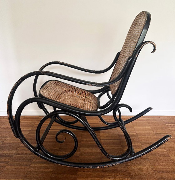Vintage Schommelstoel Thonet Stijl, Zwart Gebogen Hout En Riet – Schommelstoelen, Wood (photo 3 of 8)