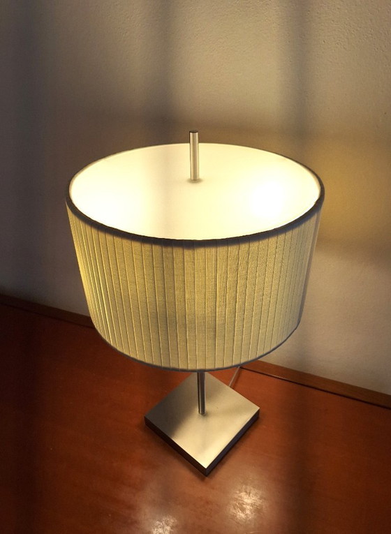 Image 1 of Lampada da tavolo Philips Lirio Design