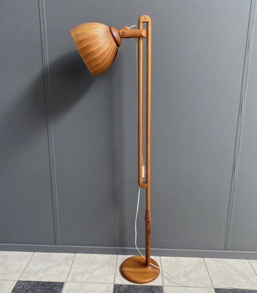 Hans agne Jakobsson houten vloerlamp jaren 60