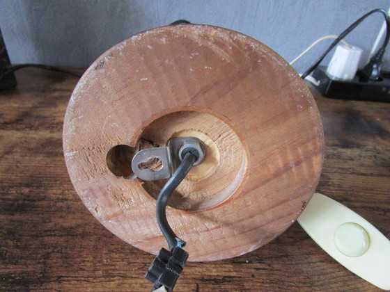 Image 1 of Foco de madera antiguo con borde "dorado".
