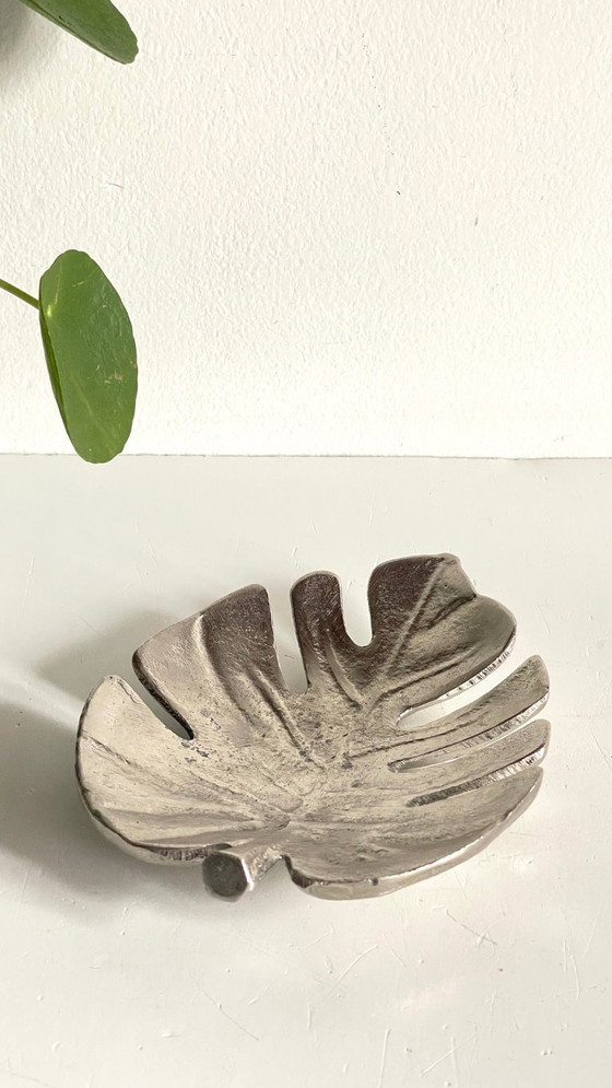 Image 1 of Metal Leaf-Shaped Trinket Tray