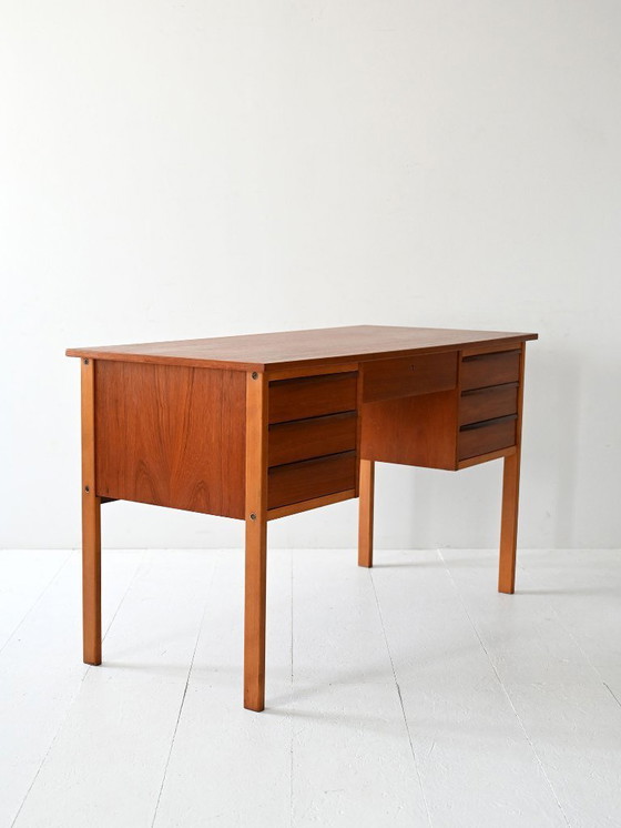 Image 1 of Bureau scandinave vintage en teck avec 7 tiroirs