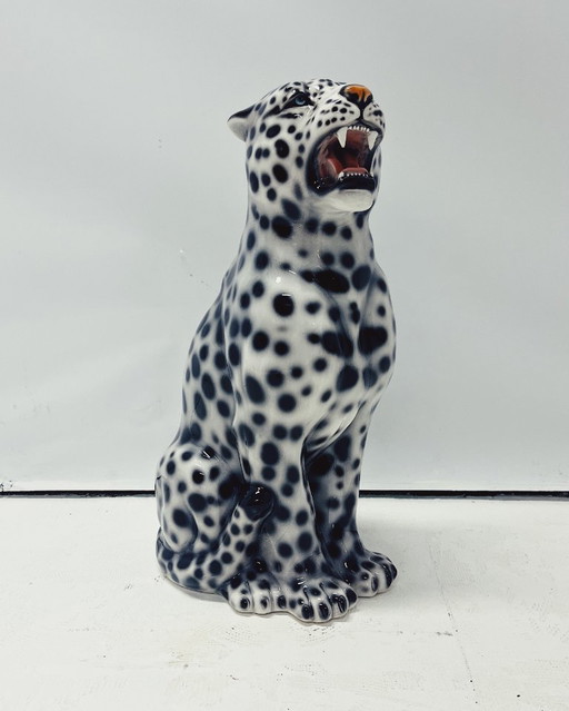 Estatua de leopardo de cerámica