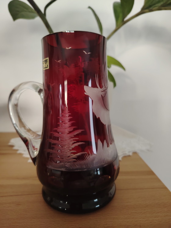 Image 1 of Pichet en verre d'art Hirtreiter, rouge rubis, motif de chasse, motif de forêt, fait main, soufflé à la bouche, non utilisé