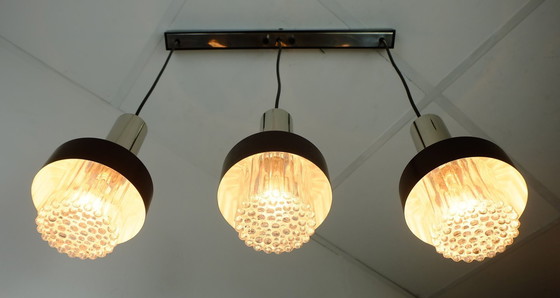 Image 1 of Mid-century modern hanglamp met 3 lichtpunten, glas, chroom en zwart metaal, jaren 60.