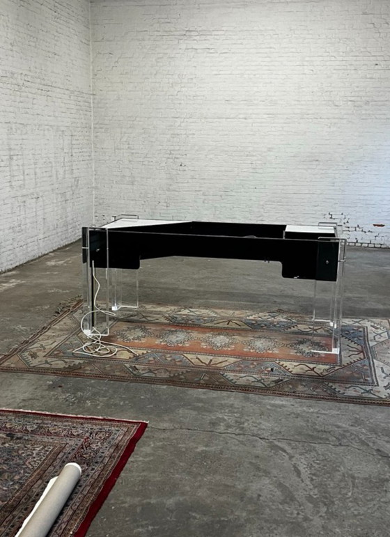 Image 1 of Plexiglas-Schreibtisch mit Glasplatte und Beleuchtung – Design der 90er Jahre