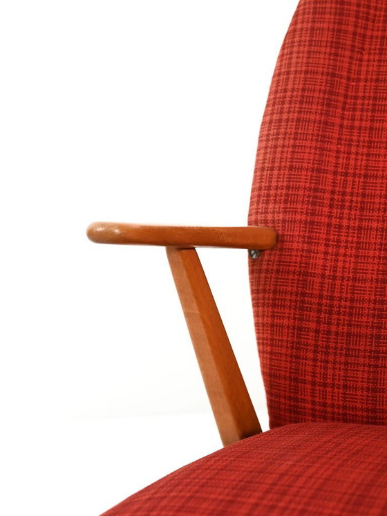 Image 1 of Poltrona scandinava in faggio degli anni '50 con rivestimento rosso