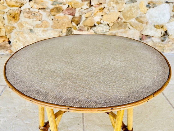 Image 1 of Mesita auxiliar de bambú y ratán de mediados de siglo, década de 1960.