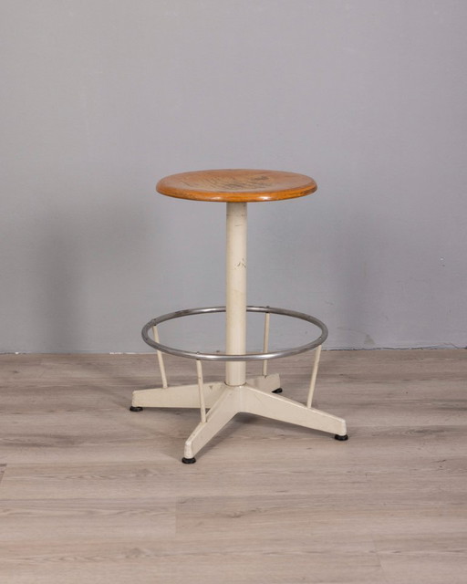 Tabouret vintage des années 1960 en métal et bois, au design industriel