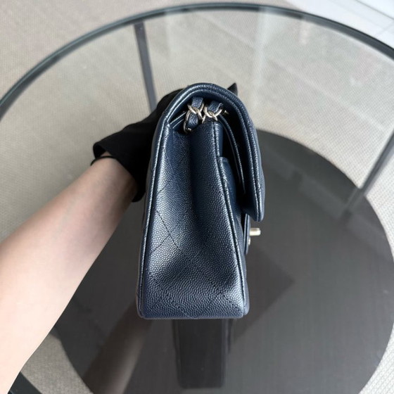 Image 1 of Chanel Classic Flap Small - Caviar 23CM Gewatteerd Donker Middernachtblauw Gouden Hardware Serie 27