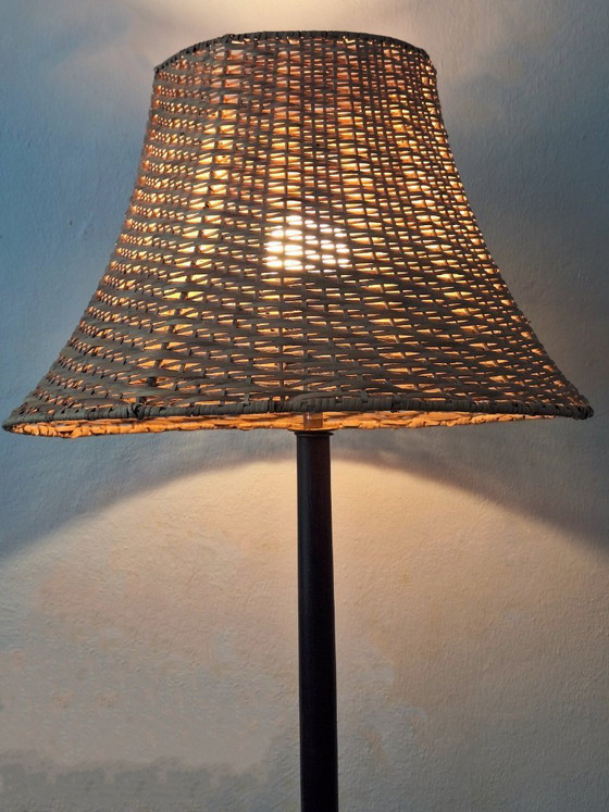 Image 1 of Lámpara de pie de palisandro de mediados de siglo con pantalla de ratán, Suecia, década de 1960.