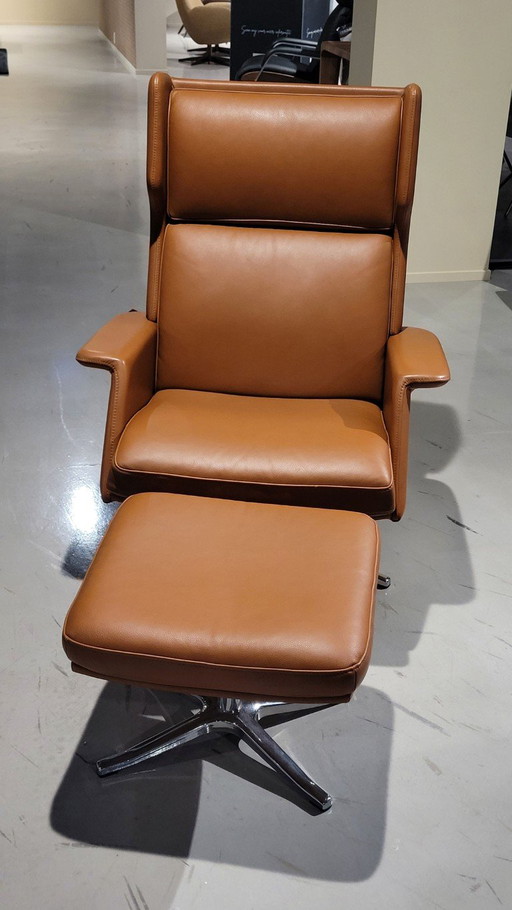 Fauteuil Odense + Poef – Berg Furniture