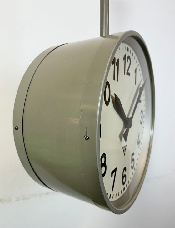 Image 1 of Grote industriële dubbelzijdige spoorweg- of fabrieksklok van Pragotron, jaren 50