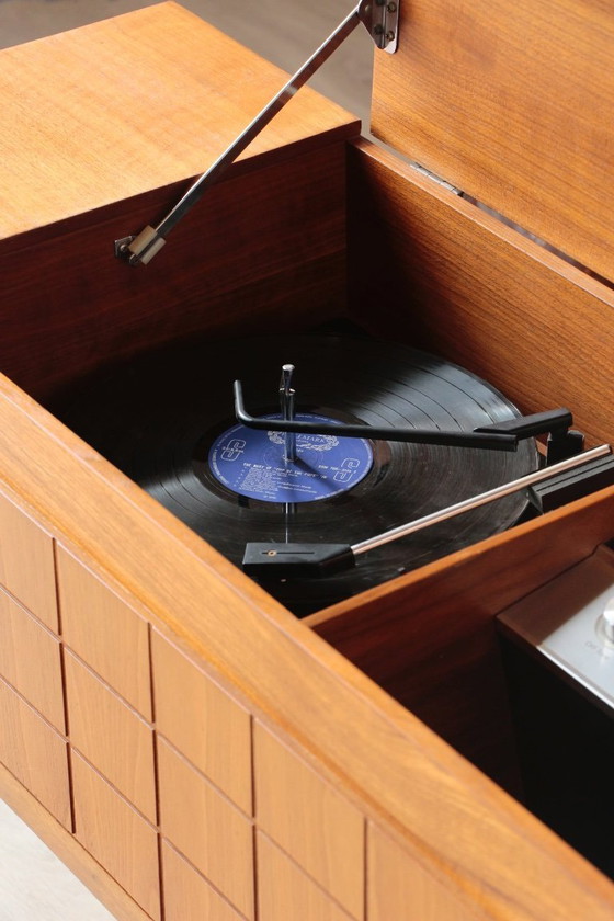 Image 1 of Giradischi vintage HMV 2351 – Mobile audio inglese anni '70