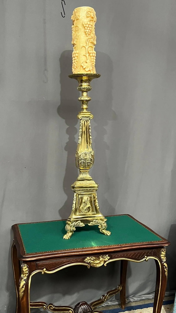 Grand chandelier de sol en bronze massif. – Bougeoirs et chandeliers (photo 4 of 9)