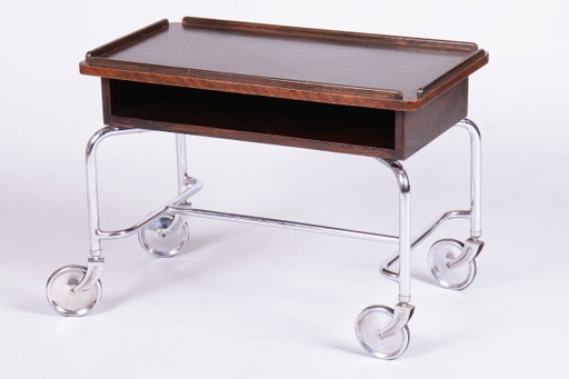 Carrello di servizio Bauhaus restaurato, opera di R. Slezák, in rovere, cromo, di fabbricazione ceca, anni '30.