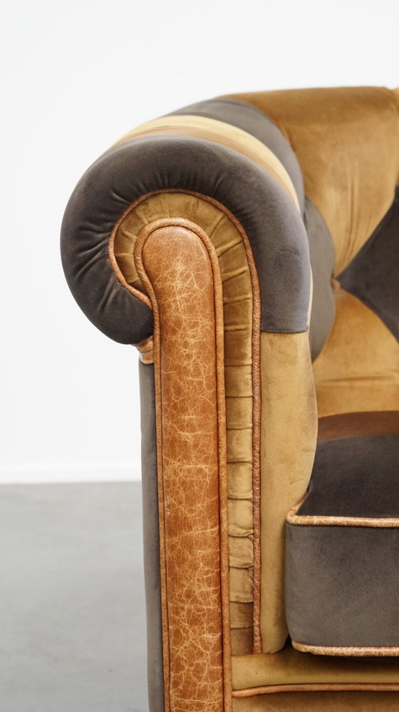 Image 1 of In zeer goede staat verkerende unieke stoffen patchwork chesterfield clubfauteuil in Engelse stijl