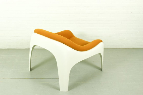 Image 1 of Exclusiva tumbona de fibra de vidrio de la era espacial diseñada por Sergio Mazza para Artemide.