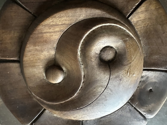 Image 1 of Plat Déco Vintage Bois Massif Sculpté Yin et Yang Diamètre 28 cm
